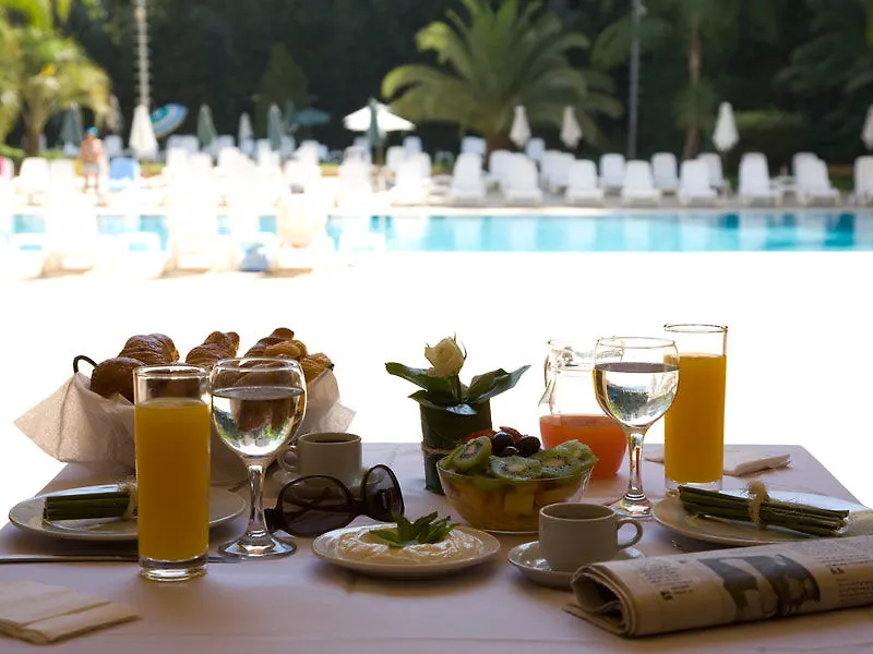 Cosmopolitan Hotel Beirut 4*,